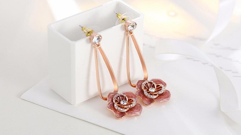 4 Jewelry Rules for Your Workplace 2